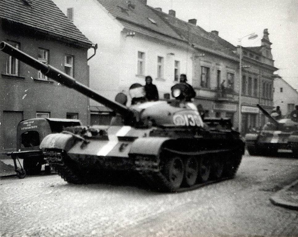 okupace-1968-www-jiskra-benesov-cz.jpg
