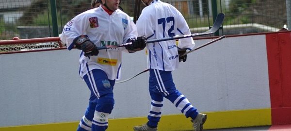 hokejbal-hbtvlasim-www-jiskra-benesov-cz.jpg