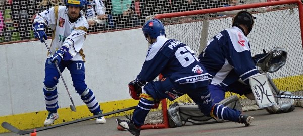 hokejbal-semifinale-vlasim-kladno-www-jiskra-benesov-cz.jpg