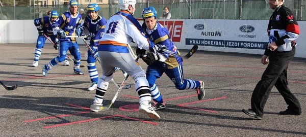 hokejbal-usti-vlasim-extraliga-www-jiskra-benesov-cz.jpg