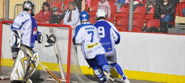 hokejbal-vlasim-usti-nad-labem-www-jiskra-benesov-cz.jpg