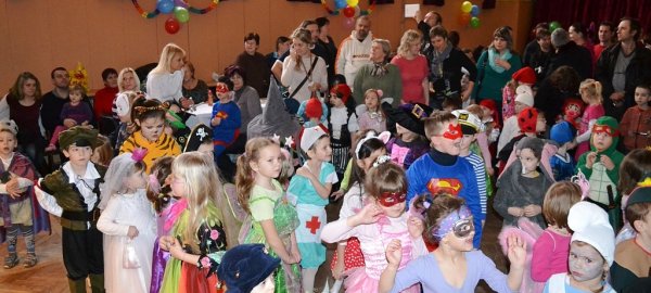 maskarni-ples-ms-velisska-vlasim-www-jiskra-benesov-cz.jpg