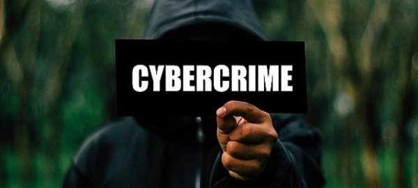pet-internetovych-podvodniku-z-benesovska-lapila-policie-1480945592.jpg