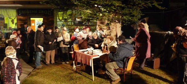 rozsviceni-vanocniho-stromu-pecerady-www-jiskra-benesov-cz.jpg