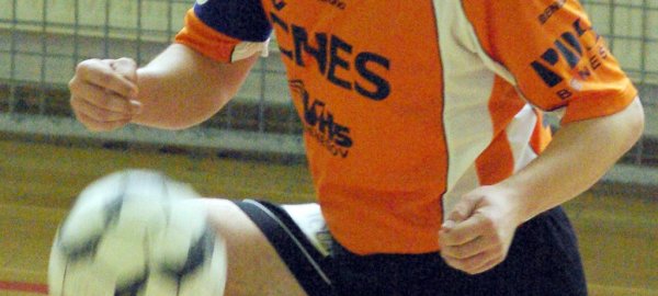 sacung-nohejbal-kapitan-frantisek-kalas-www-jiskra-benesov-cz.jpg