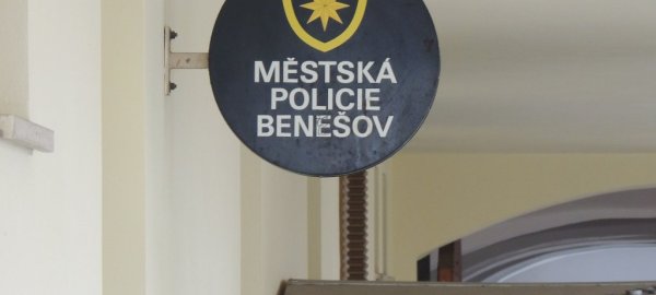 straznici-hlidali-hokejove-derby-i-spatne-parkujici-vozidla-1479283571.jpg