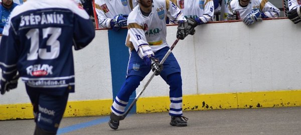 vlasimsti-hokejbaliste-na-zlaty-hattrick-nedosahnou-vyridilo-je-kladno-1400416488.jpg